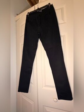 Sleek Black Skinny Jeans - Women's Slim Fit